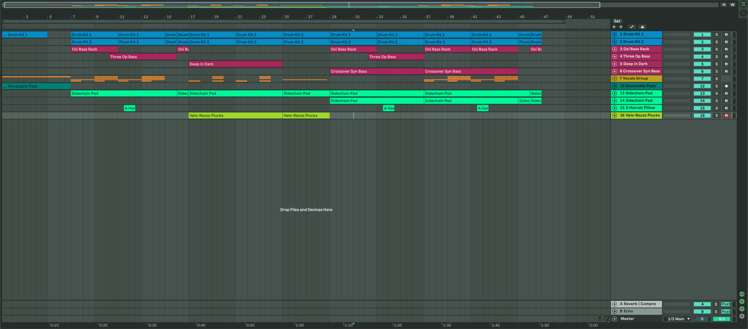 Ableton Live 的 Arrangement View 可方便記錄所有 Clip 的播放順序，並以 Time Line 的方式由左至右呈現。